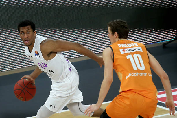 持者感到担 持者感到担