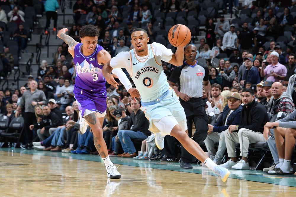 新审视了巴 新审视了巴